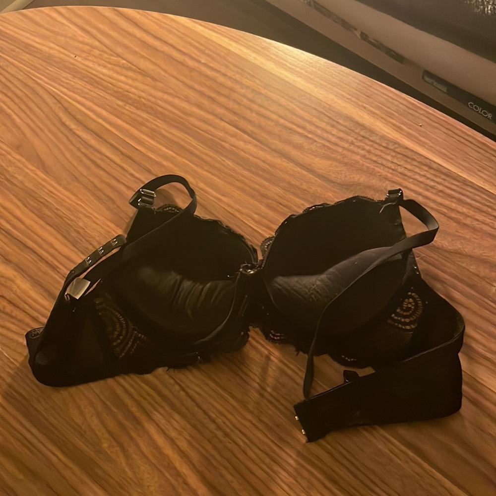 Black bra - Picture 2 of 3